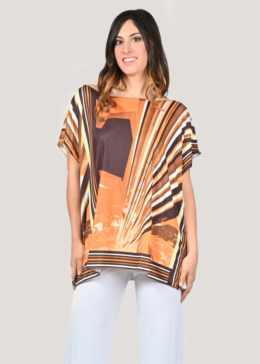 Maxi maglia in jersey dal dipinto "Cespugli", morbida e confortevole. Mettibile come copricostume o maglia over con dei pantaloni a palazzo. Le maxi maglie estive danno un tocco di classe e sono comode e sempre di tendenza. Non si stirano e sono perfette per chi viaggia. Taglia unica. 