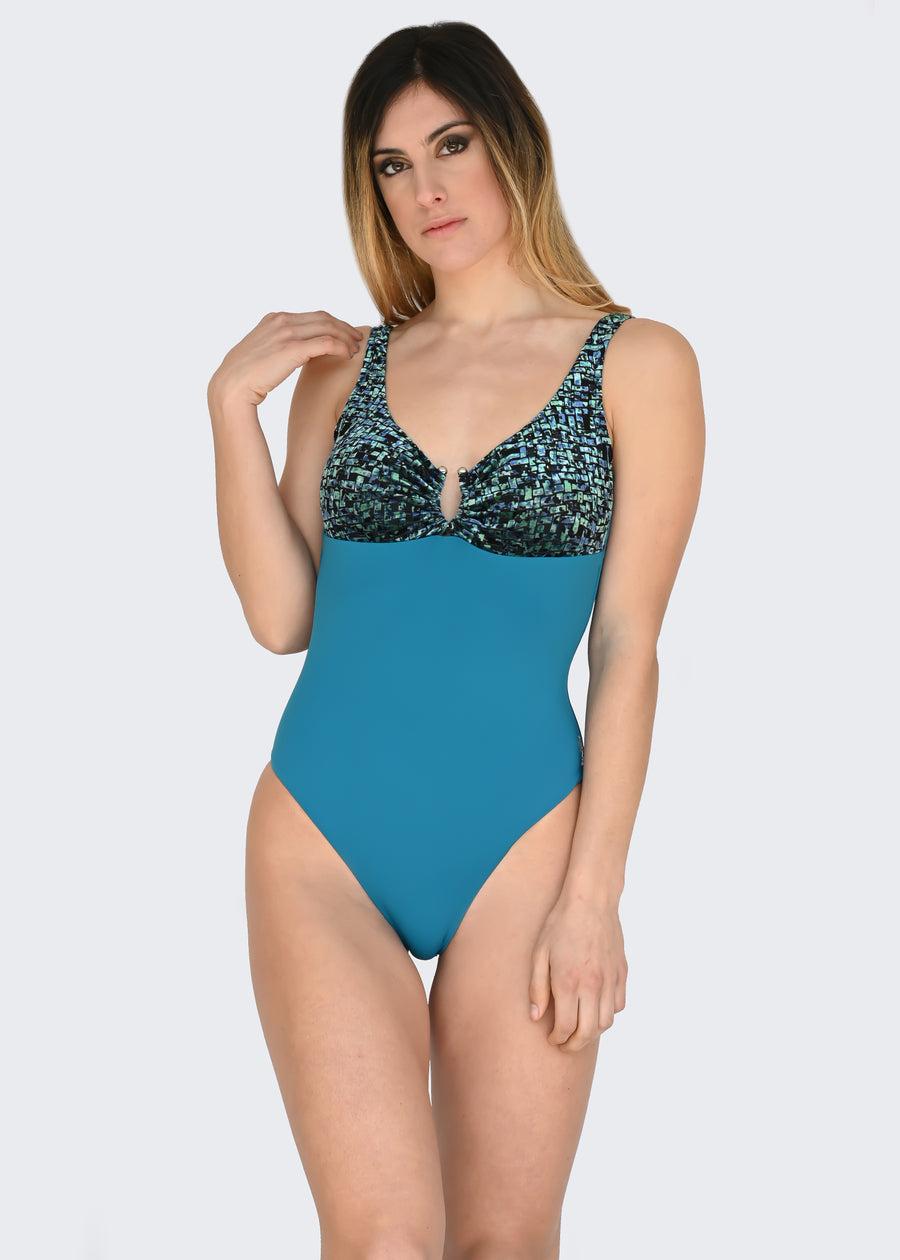 Costume olimpionico in microfibra ottanio e velluto verde. Il costume intero ha lo scollo a V, anello lungo la scollatura, coppe estraibili e bretelline. I tessuti elastici sono confortevoli, permettendo una rapida asciugatura. Ideale come costume da bagno mare, piscina o body per gli outfit estivi.