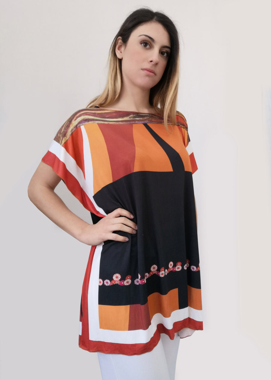Maxi Maglia arancio, morbida e confortevole, in maglina. Mettibile come copricostume o con dei pantaloni a palazzo come maglia over. Danno un tocco di classe e sono comode e sempre di tendenza. Non si stirano e sono perfette per chi viaggia. Taglia unica.